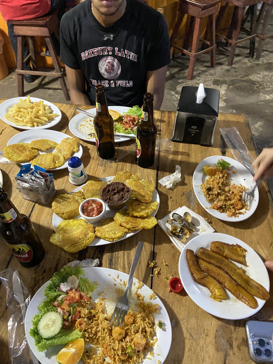 Going to sea with @larvallab leaving from Puntarenas to study bacterial biofilms and larvae along the East Pacific Rise! Made sure to eat some plantains before leaving!Big fan

I’ll be running a research blog: wp.wwu.edu/arellanolab/ca… if you want to follow along!
#Biofilms4Larvae