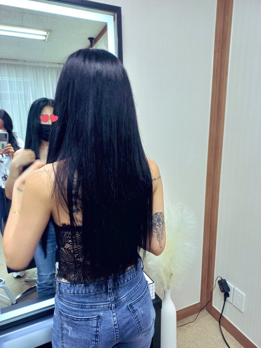 머리 괜히 짤랐나.......🥹
.
#뒷태 #긴머리좋아 #트친 #트린이