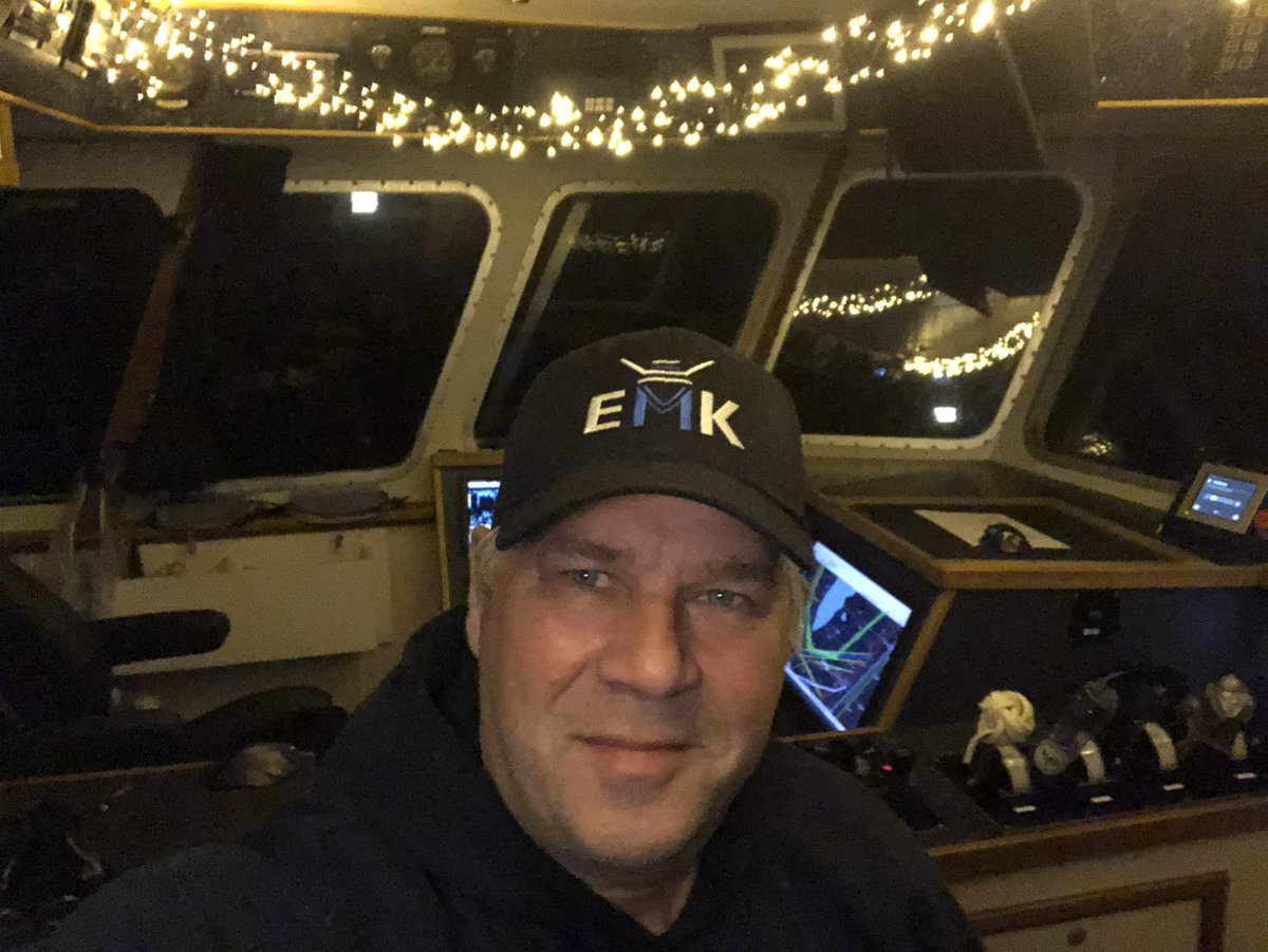 Terwijl 99% van onze bevolking nog op één oor ligt te dromen van een gezonde maaltijd, ploegt, zorgt🐑🐖🐣melkt🐄en oogst 🥦🍓de Boer en de 🐟🦐Visserman door en zorgen zij in ieder geval voor het ontbijt🍳lunch en diner.