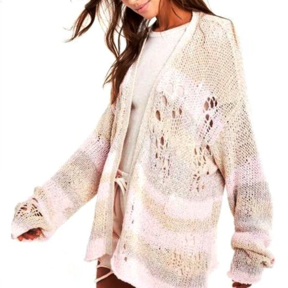 Dragon87996515's tweet photo. So good I had to share! Check out all the items I'm loving on @Poshmarkapp from @j_dardan #poshmark #fashion #style #shopmycloset #wildfox #patagonia #russberrie: https://t.co/iytAwOeh78 https://t.co/9P2P0EasEk