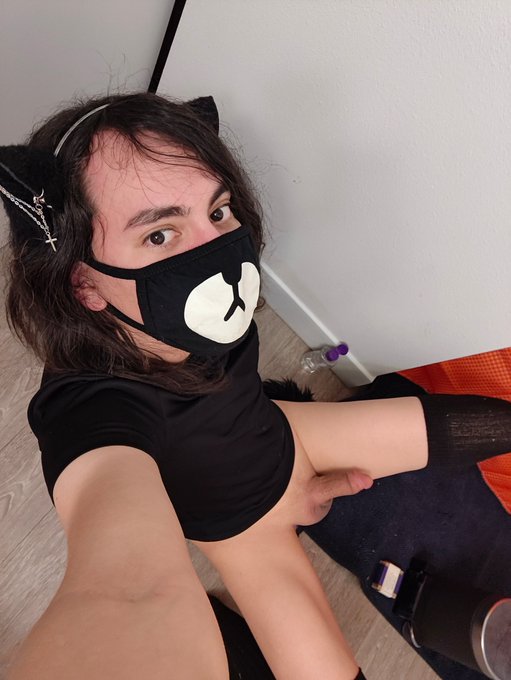 Anyone wanna help me afford estrogen? ?? https://t.co/uLIMnNXFUb