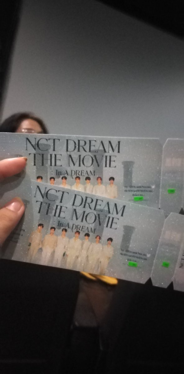 itslorine's tweet photo. had so much fun!! sensya na sa akong mga seatmates kay sige lang ko sabay ug kanta ㅋㅋㅋ still upset about my neobong pero lingaw kay naay eribongs sa akong front (should've brought mine too hihi) thank you, @DreamieNoonas for organizing the bs 💚💚

#InADreamWith7Dream https://t.co/vTHDq0ljaC
