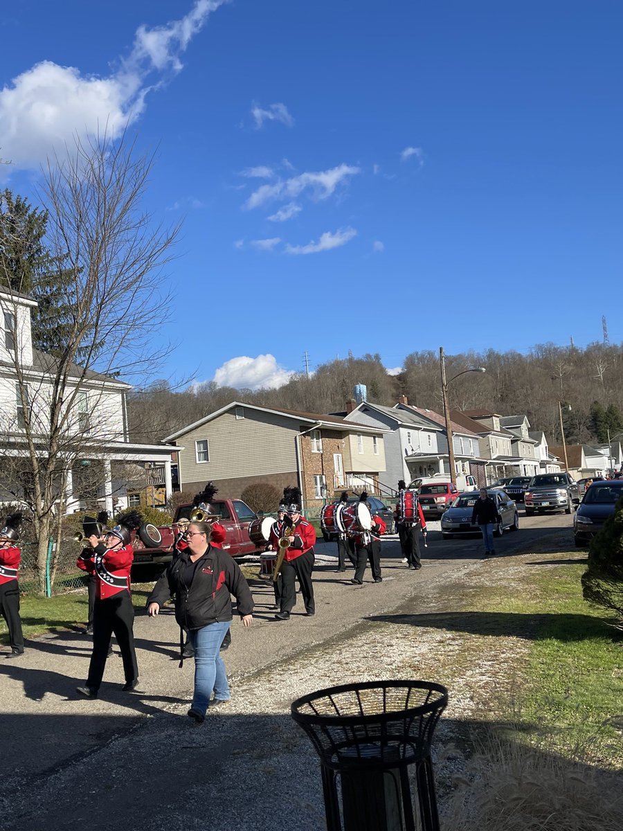 neffsporter's tweet photo. A couple shots from the Metropolis of the Neffs, 2022 Christmas Parade, returning after being shuttered for a few decades.  Great turnout. Thanks #Post77 #Americanlegion #Ladiesaux https://t.co/owCHROJcqH