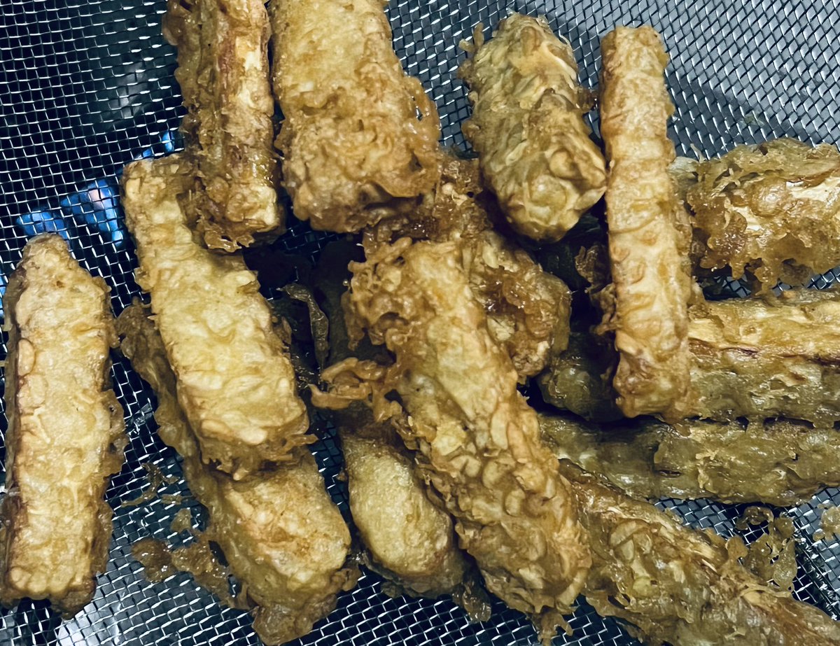 shah_shnetwork's tweet photo. Always asking to my wife "nak jejari tempe yang, buatkan eh?"
This is how Tempe Finger looks 🤭🤭
#jejaritempe #favsnack https://t.co/HQAdH9n5Gw