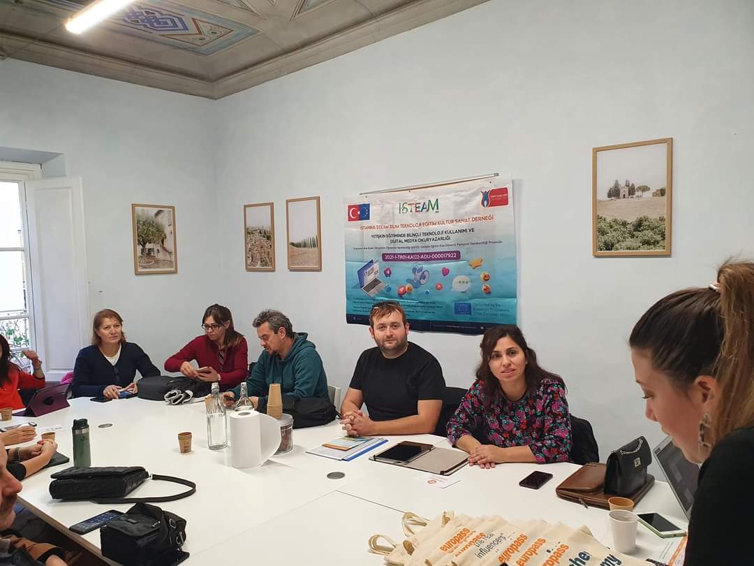 isteamderKA122's tweet photo. @ulusalajans 
tarafından desteklenen AB Erasmus+KA122 ADU Yetişkin Eğitiminde Bilinçli Teknoloji Kullanımı Projemiz kapsamında gerçekleştirilen İtalya- Floransa Kurs Hareketliliğimizden Görüntüler
@ilkerbayrak83
@guldenbayrak84
@isteamder https://t.co/2LJSrG5ceu