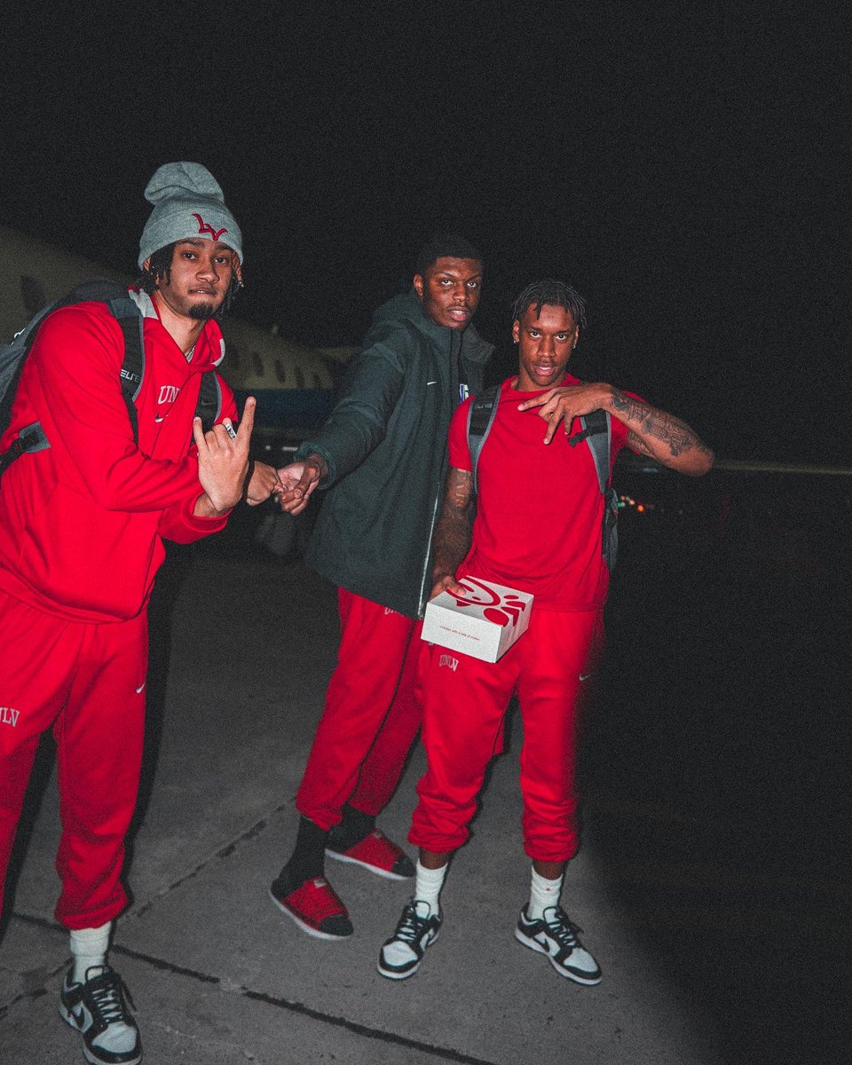 TheRunninRebels's tweet photo. Headed home with the dub ✈️ https://t.co/zcAbH8UxuA