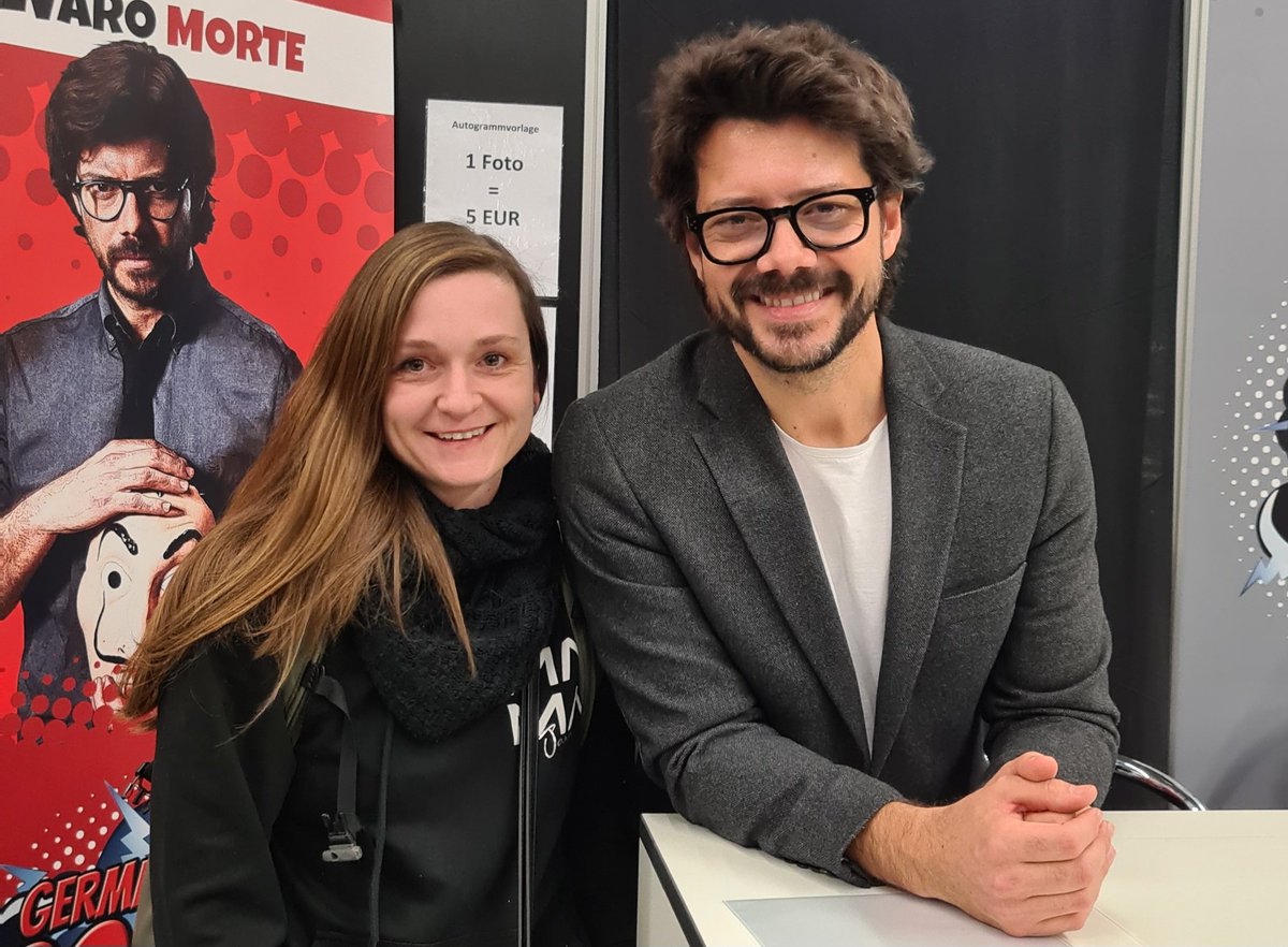 Julia_Cerv_1902's tweet photo. Thank you so much ♡ @AlvaroMorte was amazing to meet you finally 🤗 
#alvaromorte #álvaromorte #LaCasaDePapel #moneyheist #LCDP #elprofesor #thepier https://t.co/LQ4s73zlt5