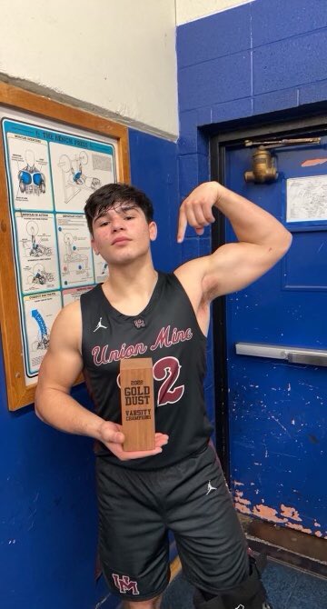 Andrew_R_Duran's tweet photo. Gold Dust Tournament Champions! UMHS sweeps the tournament beating El Dorado HS by 22 points!! @masonmott3 @CodyQuijada @NateSweet10 @CoachTDuncan @ThomasFreyMP @SacBee_JoeD @SportsWithChris https://t.co/HEa4AhTLCh