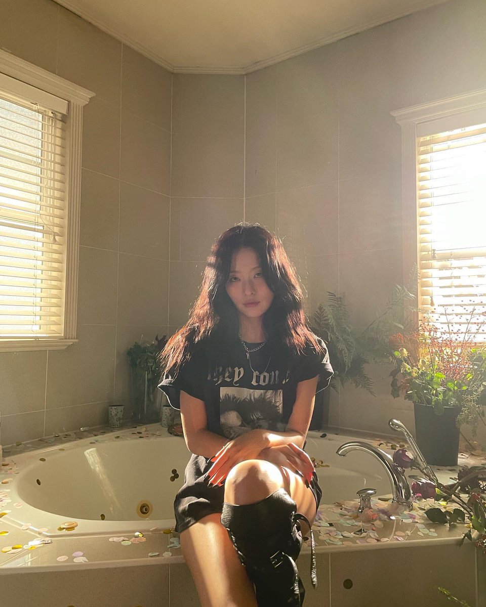 daisyeulgi's tweet photo. Finally a dancing queen prior to the finalized Birthday, these memory dumps would forever go on history because it recalls the moments of you and I. https://t.co/HGxMNwe1FB