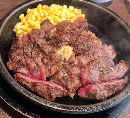 お肉食べて明日からの仕事頑張る😤