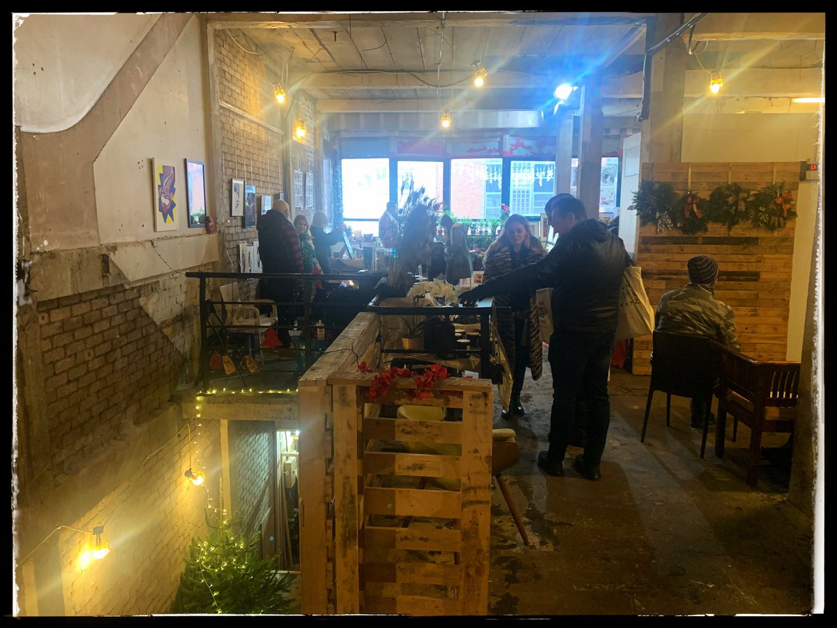 HIVEArtsBpl's tweet photo. Super Saturday at @HIVEArtsBpl #CreativeXmasMarket & a visit from Santa checking up on us! #HappyDays #creativestogether @LucindaH19 @visitBlackpool @_AuntySocial_ @FyldeCoastRadio @Gillylancs https://t.co/d2gWIcKNvq