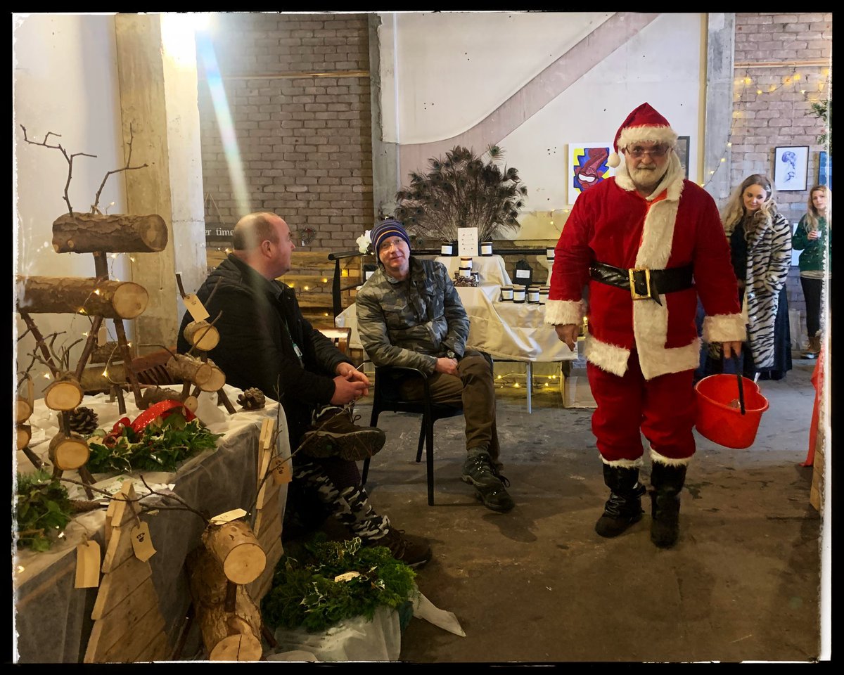 HIVEArtsBpl's tweet photo. Super Saturday at @HIVEArtsBpl #CreativeXmasMarket & a visit from Santa checking up on us! #HappyDays #creativestogether @LucindaH19 @visitBlackpool @_AuntySocial_ @FyldeCoastRadio @Gillylancs https://t.co/d2gWIcKNvq