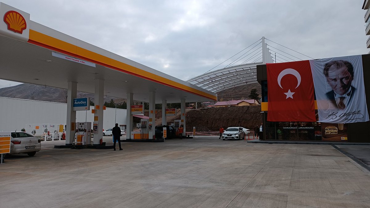 servet_tasdemir's tweet photo. "Orak Shell Petrol ilçe merkezinde hizmet vermeye başladı"
(Cum. cad. eski otogar karşısı
Tatvan/Bitlis)
#Bitlis #Tatvan #ShellPetrol https://t.co/ZOONHCv9Oa