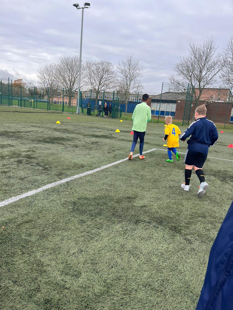 SACYInclusive's tweet photo. One of our #InclusiveFootball players completing some of their practical experience on part 1 of our @SACYInclusive Learn to Coach program. Supporting one of our new @cityyouthfc U12 inclusive players. #Morethanfootball
๐๐ป@Samchrisways & @coote_hannah โฝ๏ธ #InclusivePathways https://t.co/bIFpglpEDJ