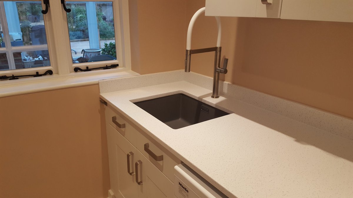 Decor_Superior's tweet photo. Utility room completed, a couple of new units, new worktops, sink and tap and fully decorated. 
#Hadlow #Decorating #Farrowandball https://t.co/XJ2YldGc10