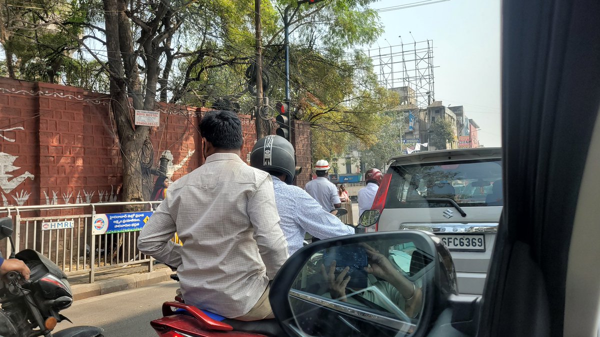 vgr9's tweet photo. Great Job by hyderabad cops passionately taking pics than doing a job they're responsible for. https://t.co/taacEypk6T