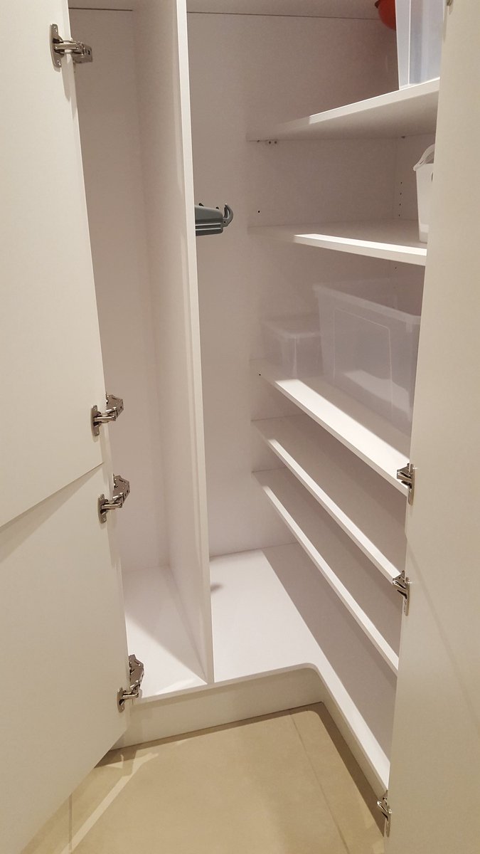 Decor_Superior's tweet photo. Utility room completed, a couple of new units, new worktops, sink and tap and fully decorated. 
#Hadlow #Decorating #Farrowandball https://t.co/XJ2YldGc10