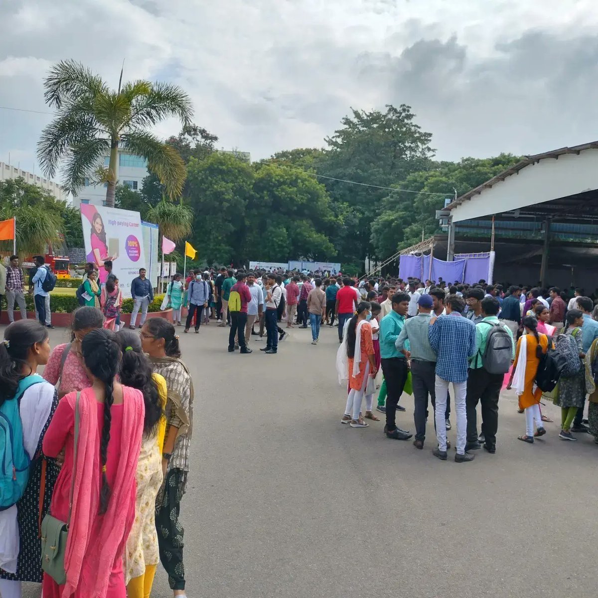 KiTETechCollege's tweet photo. Mega Job Fair 2022
Attend the job fair now and collect your offer letter immediately!
#KGiSLEdu #Jobs #careers #coimbatore #Jobfair #vijaysethupathi #KGiSLlIIM #KGKiTE #KGCAS #Pollachi #KGiSLMicrocollege #coimbatore #MegaJobFair2022 https://t.co/fgR04qG4sh