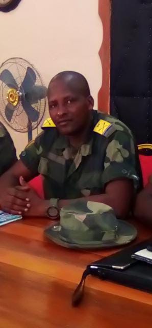 ruhumumurizapa1's tweet photo. Il y a 1 année jour pour jour, après l'assassinat atroce du Maj KAMINZOBE Joseph, qui a été brûlé vif à Lweba dans le territoire de Fizi, Province du Sud-Kivu (RDC) en présence de ses compagnons de lutte FARDC. La famille réclame justice. @UNOCHA_fr @unjhro @DenisMukwege @afpfr. https://t.co/GOPiIPJnip