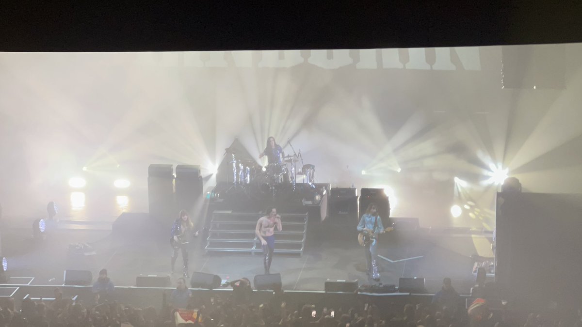 Cyntweet's tweet photo. Epic 🔥💜🕊️🤘🏻 #maneskin #maneskinnyc #loudkidstour #nyc https://t.co/vov3znh1Qu