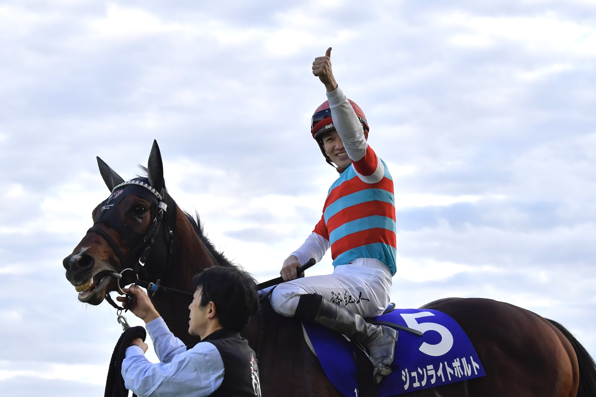 【中古】 中央競馬騎手全鑑/蒼馬社/石川ワタル 中古】 中央競馬騎手全鑑/蒼馬社/石川ワタル 趣味/スポーツ/実用