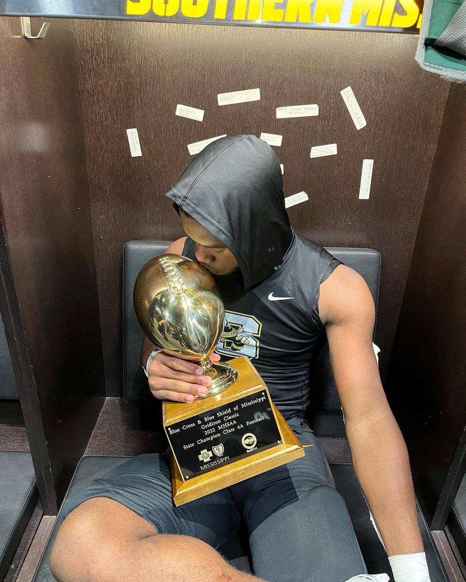 Cjwillis_'s tweet photo. went out the right way .. on to the next level !! 🙏🏾@CoachPope90 @Thescottlashley @_CoachKThompson @ALCORN_COACHJP @joemoreno_USM @King_Bulldozer @QBTPetty @SCumbie_LaTech @PrepRedzoneMS @247Sports @pauloturner80 @PJ247Sports @nyjadus https://t.co/yQuaQaoaw8