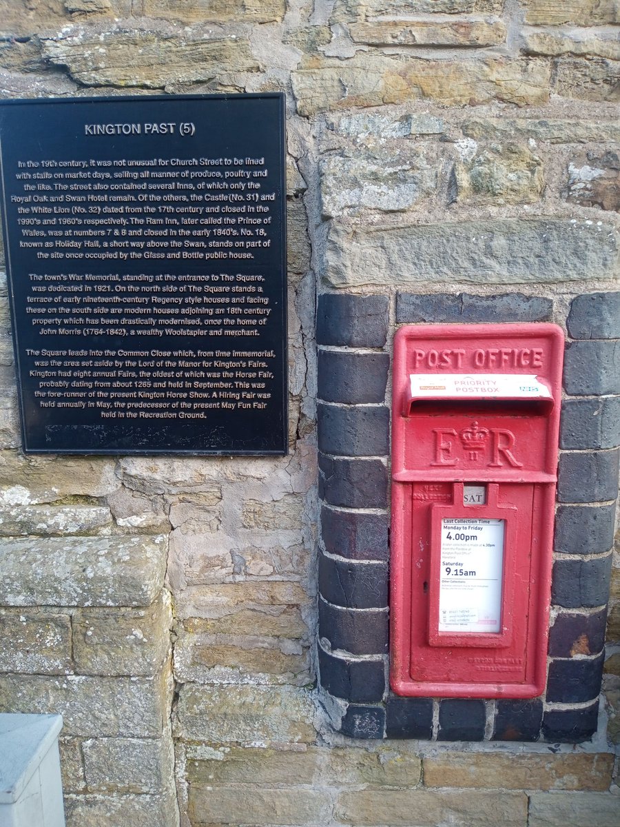 glanoer's tweet photo. Sorry, another late addition for #postboxsaturday #thwlas
A very neat and tidy box in Kington Herefordshire with helpful commentary. https://t.co/tV1Tw6bXPk