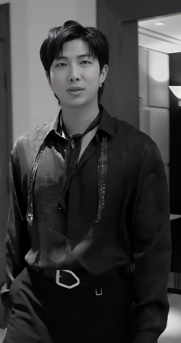 porculpadelpaj2's tweet photo. Y una eterna ansiedad.

Listening #WildFlowe
 [#들꽃놀이] by #RM from BTS
with Jo YooJin solo album #Indigo
#HotTrendingSongs https://t.co/apHPWScplE