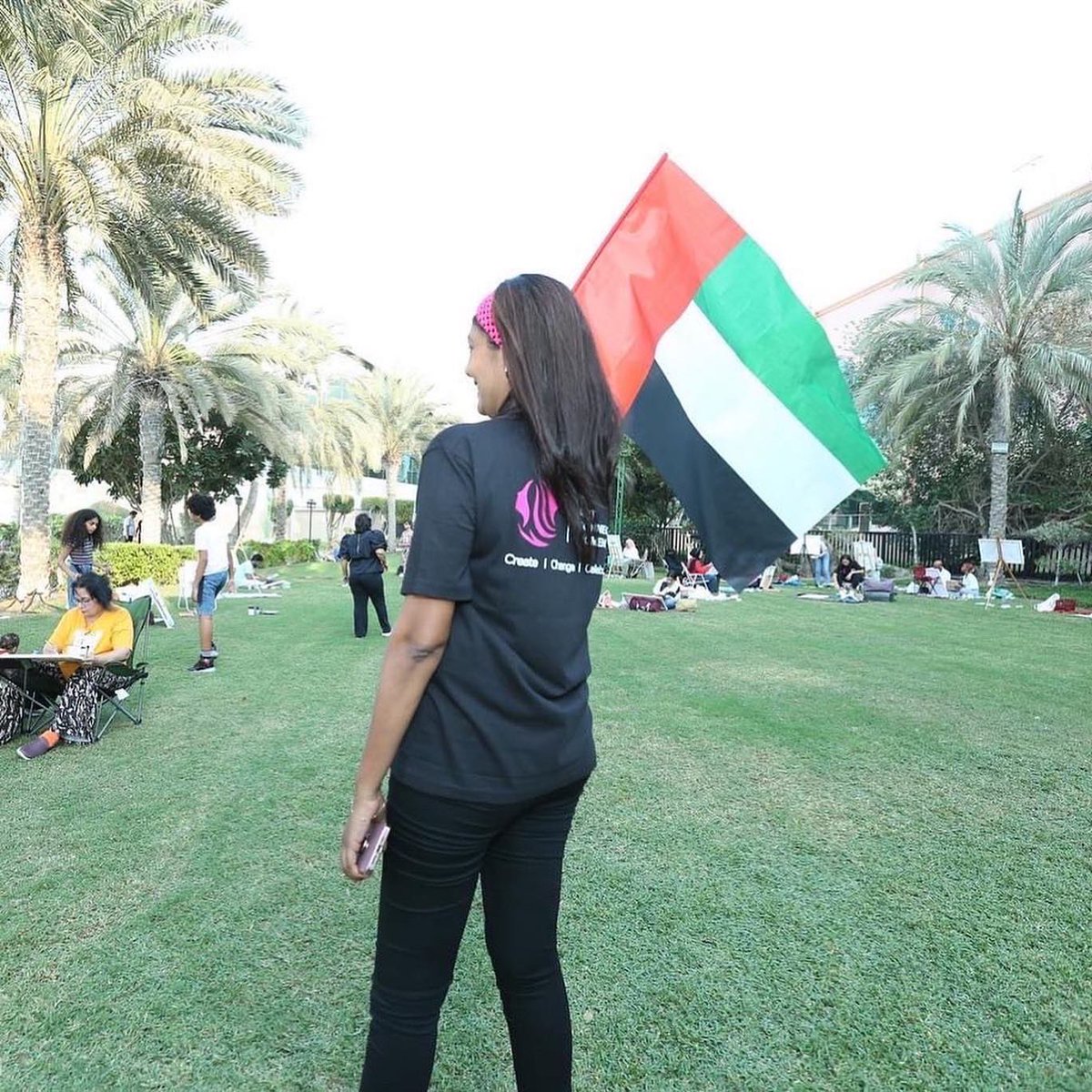 ZeeArtsGallery's tweet photo. we celebrates UAE National Day ZeeArts sets the stage for yet another campaign that celebrates a journey of unity, peace, and culture under the theme Al Raha. Positioned amidst the extravagance of the Al Raha Beach Hotel.
#ZeeArts #AlRahabeach #UAEday #Flagcolours #Livepainting https://t.co/Efv8sC84ii