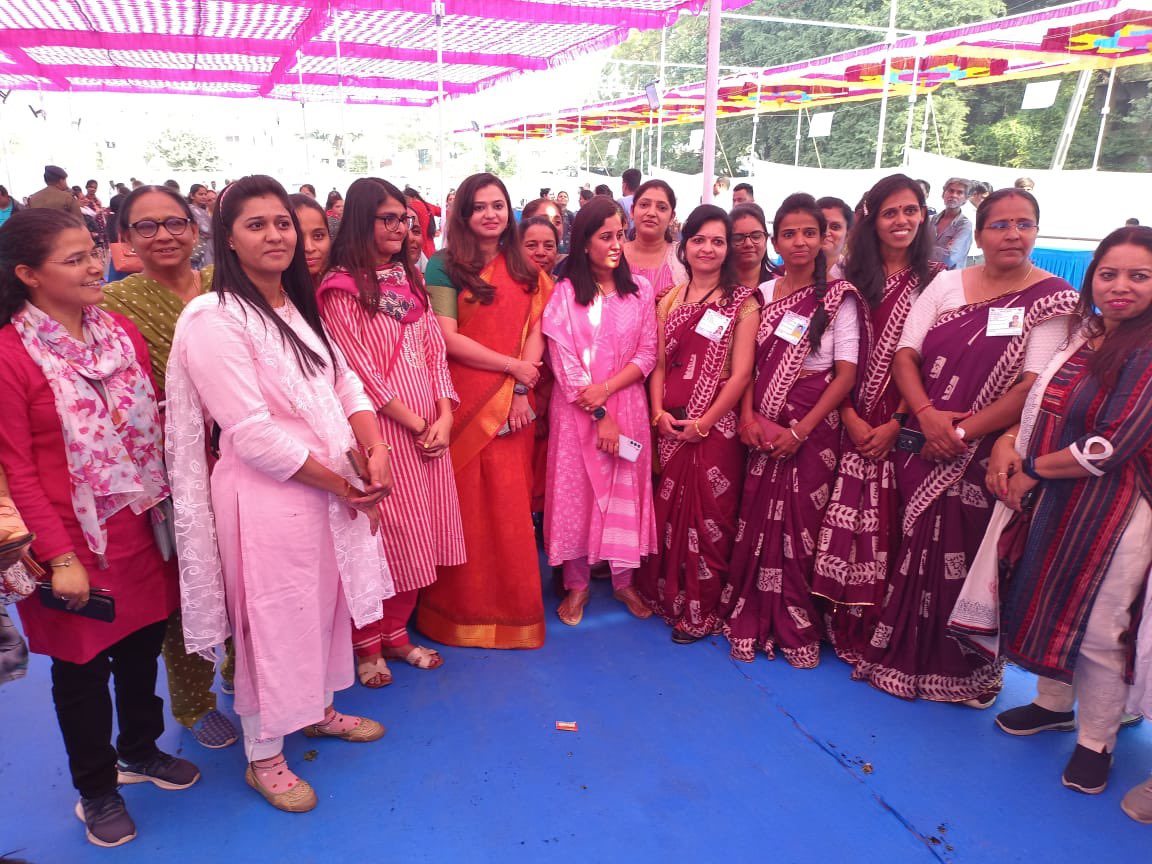 ડીએમ છોટાઉદેપુર અને આરઓ સંખેડા સખી બુથ ટીમો સાથે<a href="/CEOGujarat/">Chief Electoral Officer, Gujarat</a> <a href="/collectorcu/">Collector Chhotaudepur</a> <a href="/sdmbodeli/">SDM Bodeli & ERO Sankheda 139</a> <a href="/SDMChhotaudepur/">ASSISTANT COLLECTOR & SDM Chhotaudepur</a> <a href="/MamSankheda/">Mamlatdar Sankheda</a> <a href="/jetpur138/">ERO 138-JETPUR AC</a> <a href="/MamlatdarCU1/">@MamlatdarCU</a>