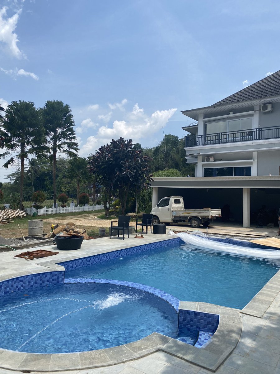 SimpullKacaw's tweet image. Mutualku barangkali ada yg mo bikin kolam renang, dikerjakan langsung oleh kuli jawa berpengalaman. Silahkan tanya2 dulu boleh kok 🤙🏾