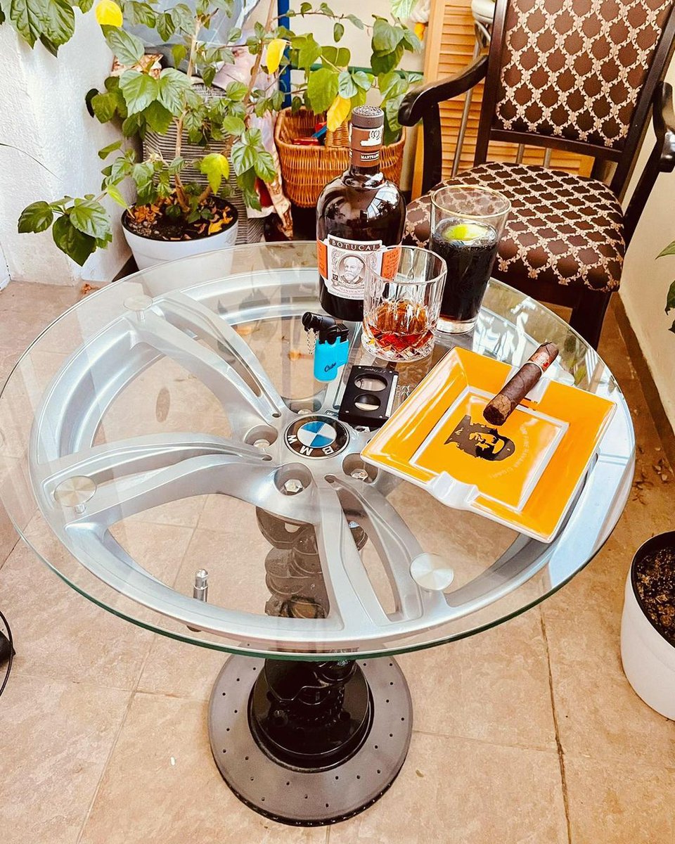 Antonettefrida's tweet image. BMW AMG table