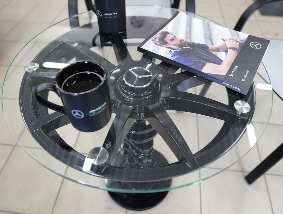 Antonettefrida's tweet image. BMW AMG table