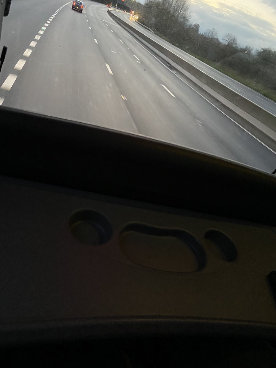 Leaving at 7am to start a 3 hour drive from Stoke to Cambridge is the pinnacle of BUCS American Football. Let’s go crusaders 🟡🔴⚫️