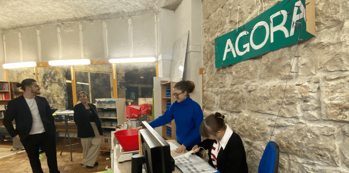 nicerendezvous's tweet photo. "L'épicerie sociale et solidaire AGORAé permet aux étudiants d'obtenir des denrées alimentaires à des tarifs très réduits, tout en créant du lien social." @NicePresse - https://t.co/ehZ0we6dar
#Etudiants06 #Precarite #EpicerieSolidaire #solidarite06 #Nice #Nice06 #Nicerendezvous https://t.co/jPYRHpBotq