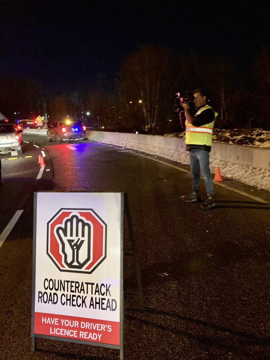 Out with multiple police agencies 2nite inc ⁦@BCHwyPatrol⁩ & ⁦@NewWestPD⁩ for #LightUpTheHwy 100s of officers out on #CounterAttack 2nite & all month long. 
⁦@icbc⁩ Plan to 
#GetHomeSafeBC 
🚗+🍷🍺🥃🍸🍾 =
#Transit #Taxi #DesignatedDriver