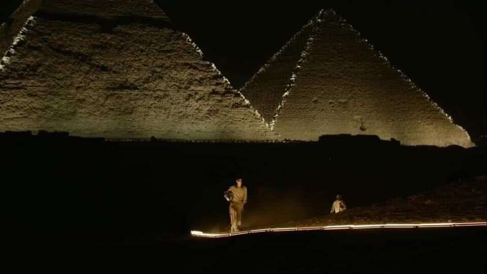 MasterMindsHR's tweet image. ديور" تبهر العالم تحت سفح الهرم.. أشهر دار أزياء تنظم عرضها الضخم فى مصر لأول مرة .. أزياء خريف وشتاء
حفل أسطوري أمس عند سفح الهرم فى أجواء ساحرة وحضور العديد من مشاهير واغنياء ألعالم 
💗💕 العرض يجنن ومصر تريند world wide وسط كاس العالم  مصر ترند رقم واحد في العالم بقالها ٣ ايام