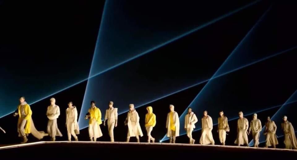 MasterMindsHR's tweet image. ديور" تبهر العالم تحت سفح الهرم.. أشهر دار أزياء تنظم عرضها الضخم فى مصر لأول مرة .. أزياء خريف وشتاء
حفل أسطوري أمس عند سفح الهرم فى أجواء ساحرة وحضور العديد من مشاهير واغنياء ألعالم 
💗💕 العرض يجنن ومصر تريند world wide وسط كاس العالم  مصر ترند رقم واحد في العالم بقالها ٣ ايام