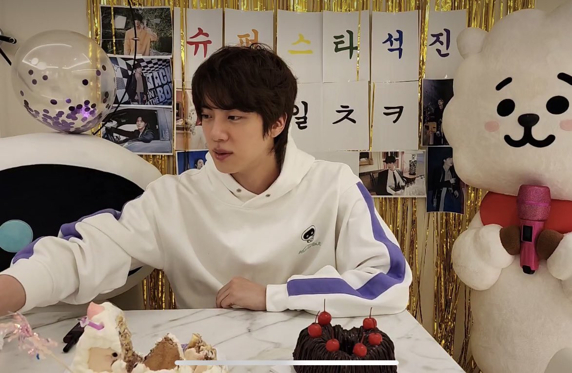 jksgvjm's tweet photo. 🤍HAPPY BIRTHDAY kim seokjin🪐🤍
RT : แจก 30/2p 
สุ่ม5/12  20:00 🫡 
ขอให้พี่จินมีความสุขเยอะๆๆๆๆเลย💨
*เฉพาะอาร์มี่

#HappyBirthdayJin 
#HappySeokjinDay 
#HappyJINday 
#SEOKJIN https://t.co/OhjUEeV7HY