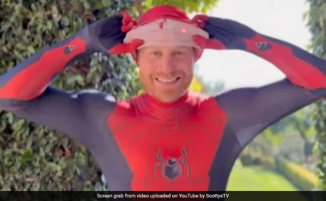 RT @ndtvfeed: Dressed As Spider-Man, Prince Harry Shares Christmas Message For Children https://t.co/DsfUc2rbSl https://t.co/6vzcQUIals