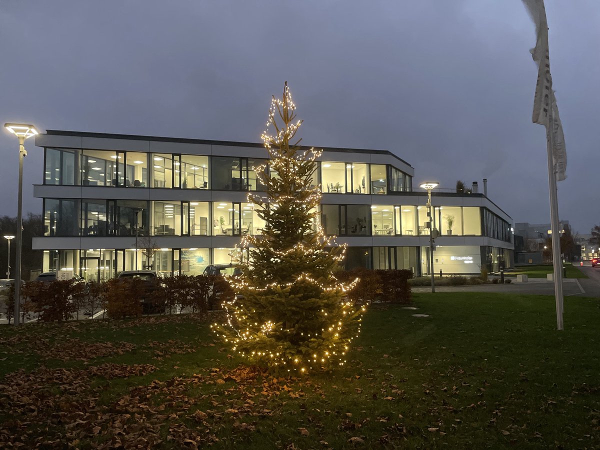 Einen schönen zweiten Advent aus der Alten Hanse- und Hochschulstadt #Lemgo. Heute vom Institutsgebäude von <a href="/FraunhoferLemgo/">FraunhoferLemgo</a> am #Innovation #Campus