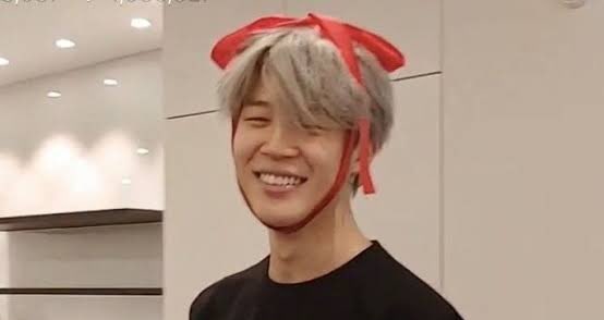 lilacjiminn's tweet photo. jimin is so precious https://t.co/gvHfrHIG7v