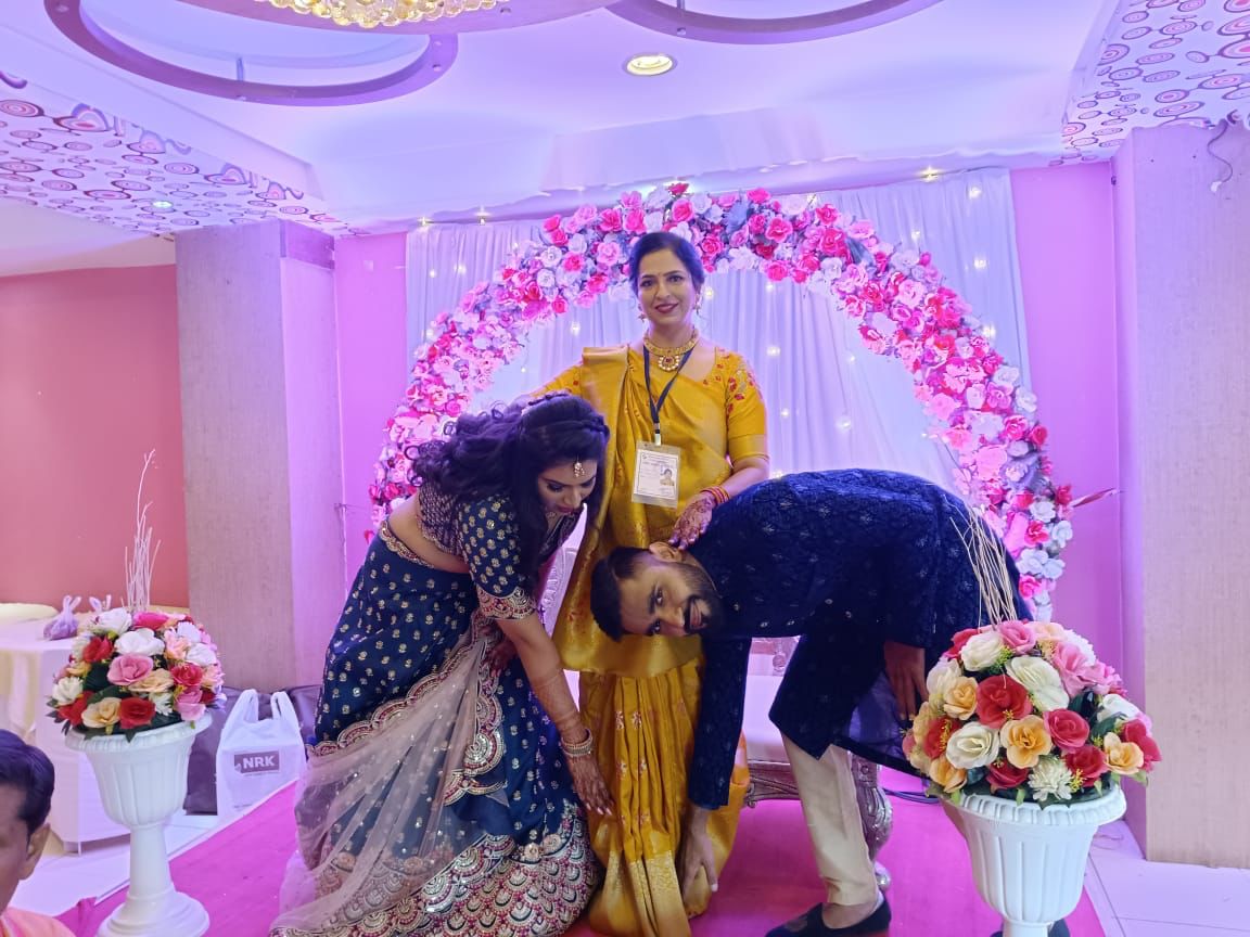 તેમને અકોટા વિધાનસભા મતવિભાગમાં ચૂંટણી કામે પ્રિસાઇડિંગ ઓફિસર તરીકેની ફરજ સોંપવામાં આવી છે. નિમિષાબેન પાઠક આજે દીકરીની સગાઇ વિધિ પૂર્ણ કરી પોતાની ફરજ ઉપર હાજર થયા હતા.

#GujaratElections2022