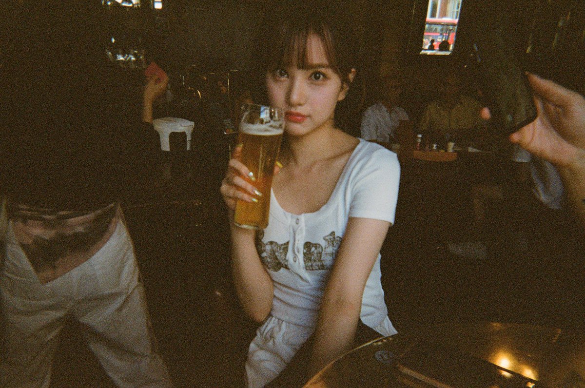 precious_eunha's tweet photo. — a thread of london cute girl 💗 https://t.co/L0syYr7WCJ