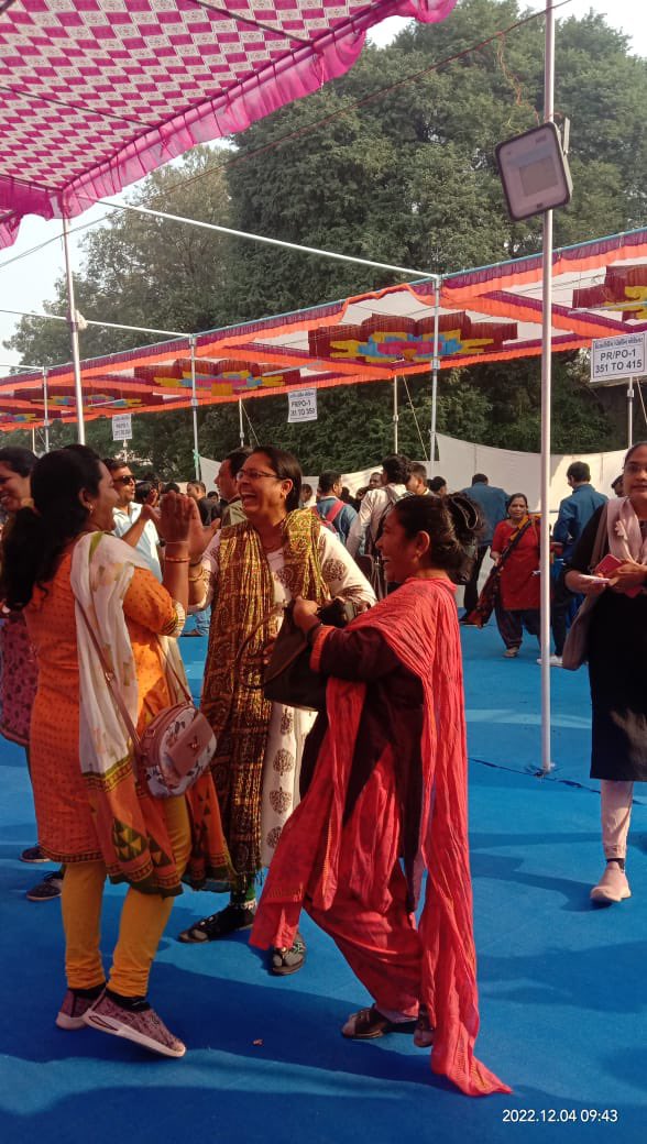 ગુજરાત વિધાનસભા ચૂંટણી-2022 , લોકશાહીના અવસરને ઉજવવા આનંદિત અને ગૌરવપૂર્ણ ચહેરા સાથે પોતાની ફરજ પર હાજર બહેનો<a href="/collectorcu/">Collector Chhotaudepur</a> <a href="/CEOGujarat/">Chief Electoral Officer, Gujarat</a> <a href="/SDMChhotaudepur/">ASSISTANT COLLECTOR & SDM Chhotaudepur</a> <a href="/sdmbodeli/">SDM Bodeli & ERO Sankheda 139</a> <a href="/MamSankheda/">Mamlatdar Sankheda</a>