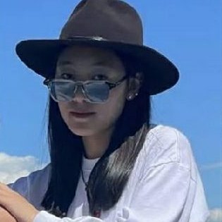 又有一名西藏姑娘「才央拉姆」，在參加南京傳媒學院抗議後失聯，該校60多學生被捕