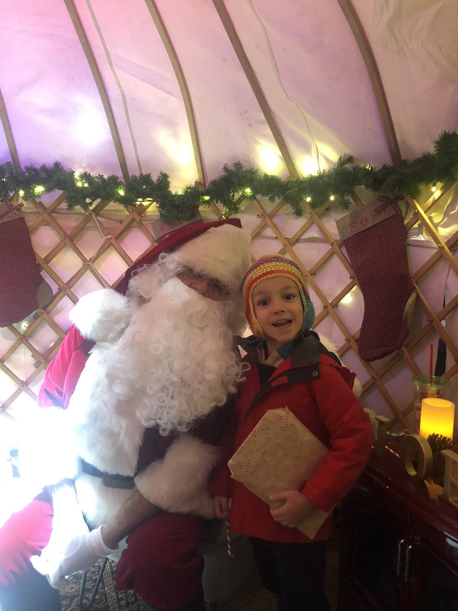 HEWilliamsBooks's tweet photo. A very festive day yesterday in Stroud. And I hate to tell y’all but I’ve done ALL my Christmas shopping. #smug #OrganisedChristmas #TeamTOMM https://t.co/mqxMvA0fnE