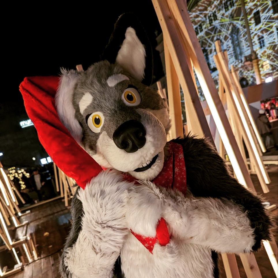 wulferthewolf's tweet photo. a present for me? Awwww!
that wouldn't be necessary
Pic by @Godracos
#vienna
#wulfer
#wien
#wolf
#museumsquartier https://t.co/wbTb4yvAOI