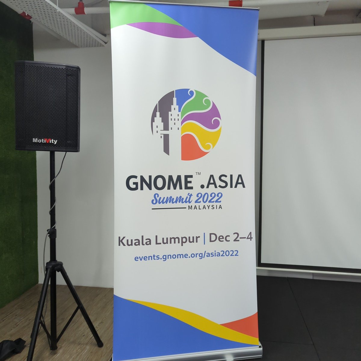 AnisaKuci's tweet photo. Awesome ladies at #GNOMEAsia2022!!!

I am sooo glad to have met you all @poojapatel27_ @__printf__ @annasor @KristiProgri @jonatoni 😍😍😍 https://t.co/RV3KgkYSTc