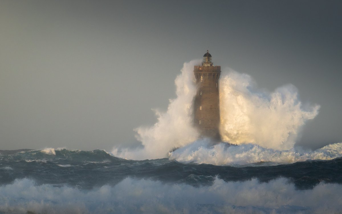 🇫🇷 Le phare du Four revêt son habit de coton à l'approche de l'hiver

🇬🇧 The Four lighthouse wears its cotton suit before winter arrives